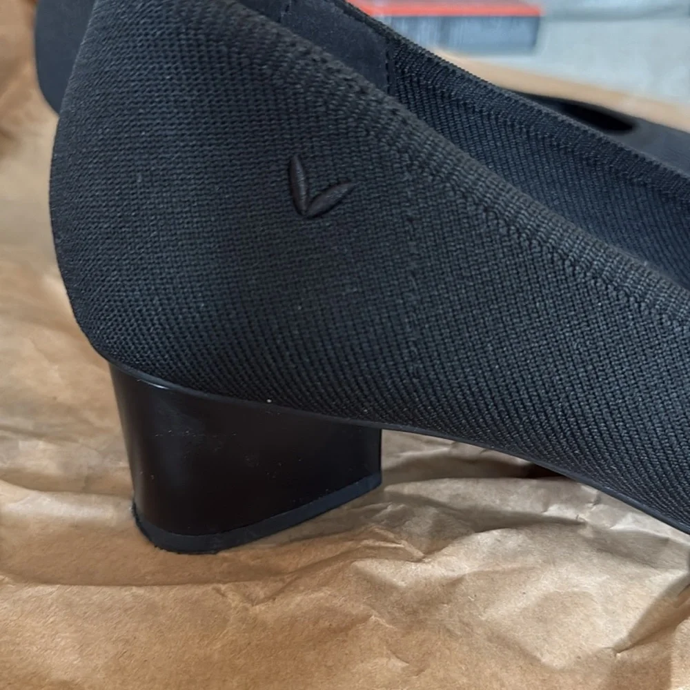 Vivaia Black Point Toe Heels [S109] - Picture 3 of 5